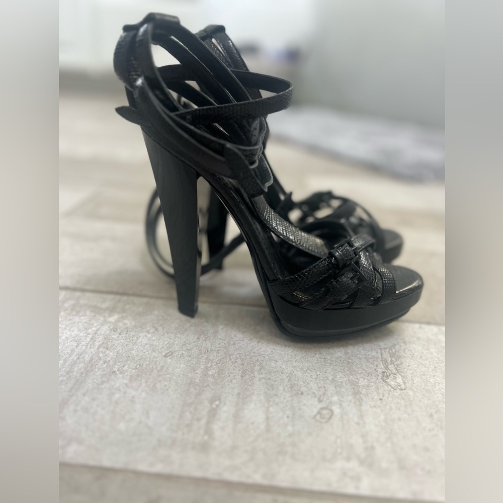 Excellent condition AUTHENTIC Burberry platform sandals